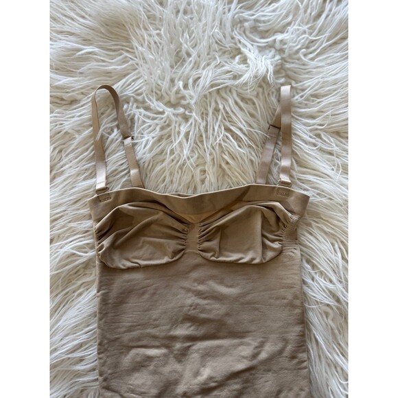 Skims Seamless Sculpt Strapless Shortie Bodysuit Clay
Size Medium - Picture 5 of 10